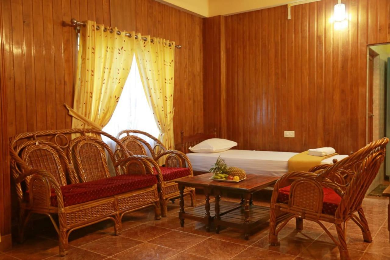 Lake Palace Family Resort Kumarakom Extérieur photo